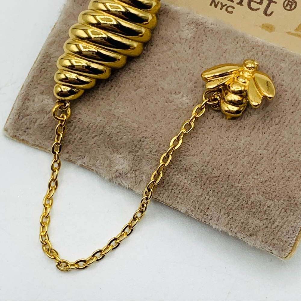 Vintage Signed Monet Gold Tone Bee with Hive Double Brooch Sweater Guard - Picture 3 of 9